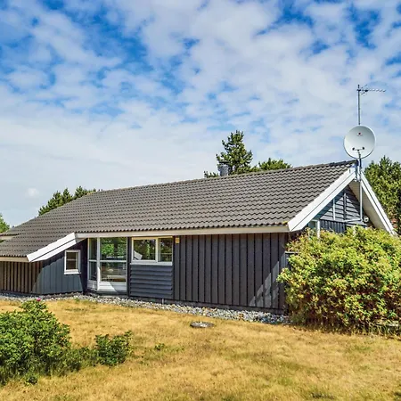 Three-bedroom In * Rødby