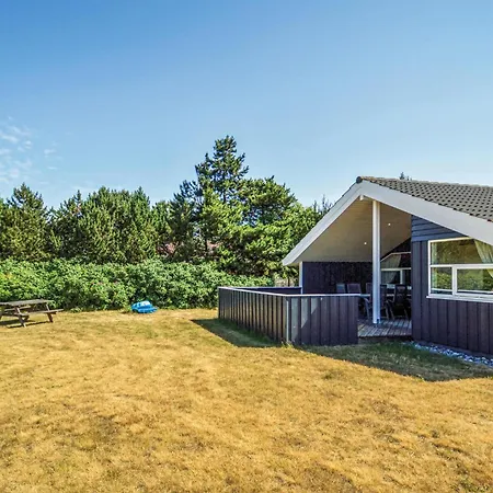 Three-bedroom In Dom wakacyjny Rødby