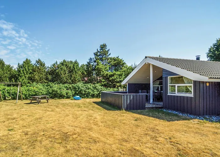 Three-bedroom In بيت للعطل Rødby